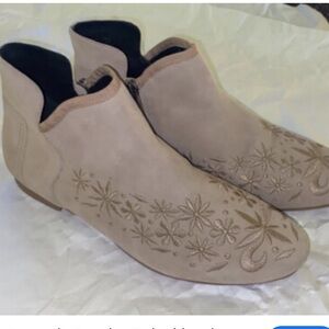 Anthropologie Bernardo Francine Embroidered Suede Ankle Boots  sz8  Desert Nomad